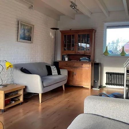 Semi-bungalow With A Lot Of Privacy And A Sunny Garden Near *