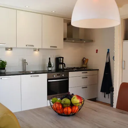 Semi-bungalow With A Lot Of Privacy And A Sunny Garden Near * Noordwijkerhout